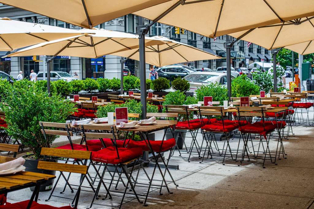 Streets bustling as many Boston restaurants open outdoor dining areas - Streets bustling as many Boston restaurants open outdoor dining areas