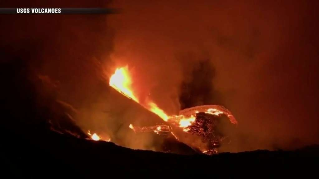 Volcano erupts on Hawaii’s Big Island, draws crowds to park - coronavirus Volcano erupts on Hawaii’s Big Island, draws crowds to park