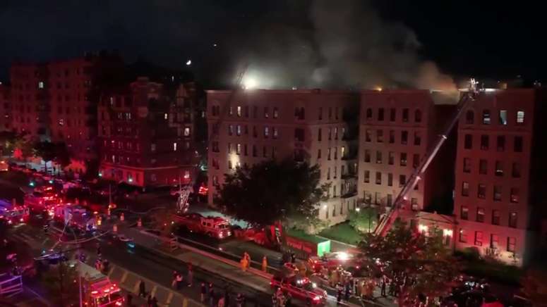 10 injured, including 9 firefighters, in New York City apartment fire ...