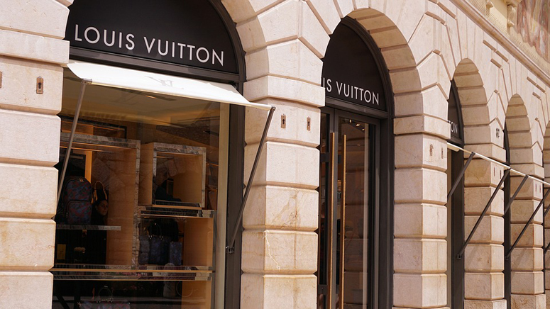 LVMH (Louis Vuitton, Dior, Tiffany) STILL SELLS LUXURY GOODS IN