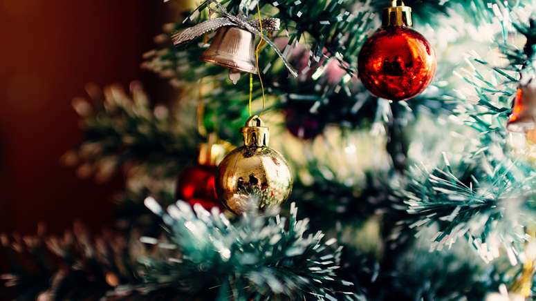 Study: People who decorate for Christmas early are happier ...