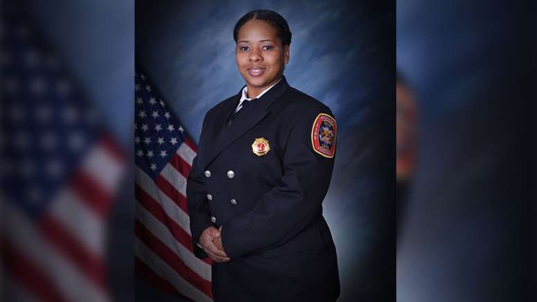 April Reed Firefighter Firefighter fatally shot while shielding her child on Thanksgiving ...