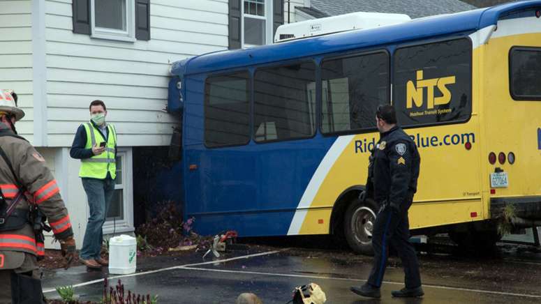 Bus driver crashes into NH daycare center after suffering medical ...
