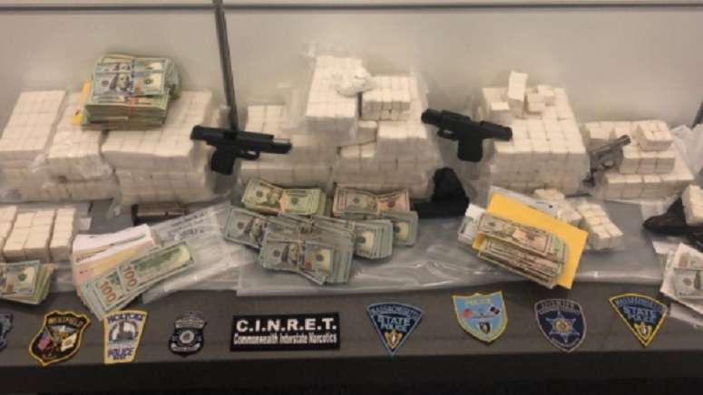 Police arrest 5, confiscate nearly 2 pounds of heroin in 94K bags after ...