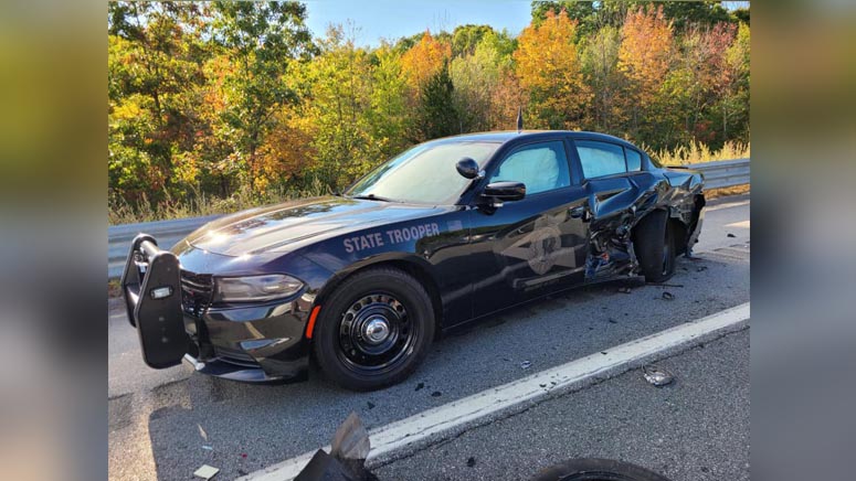 Driver crashes into NH state police cruiser on I-93 in Windham, both ...