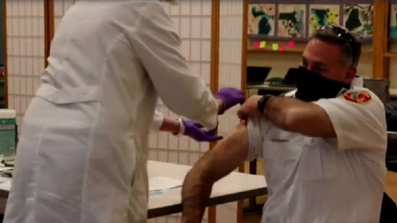 Vaccine rollout for Mass. first responders begins Monday - Boston News ...