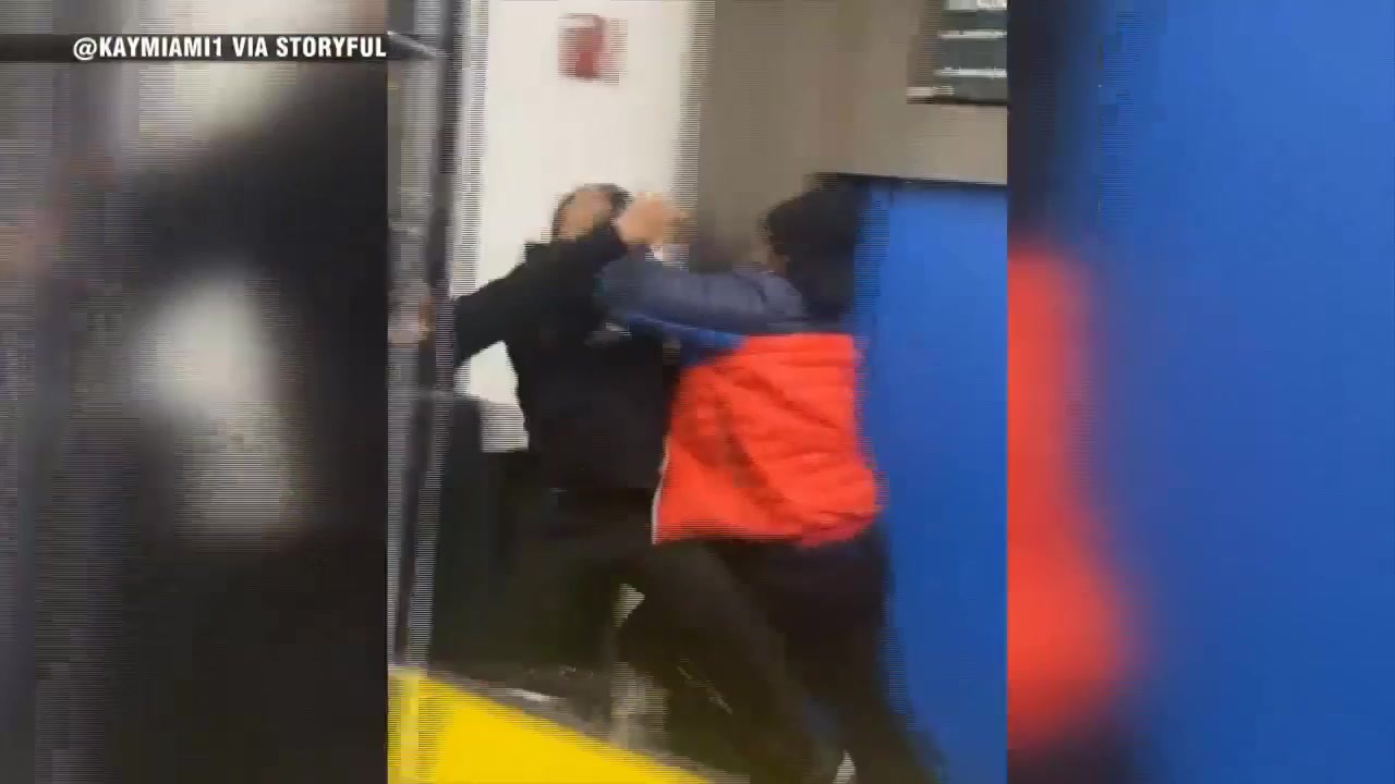 2 Spirit Airlines agents injured, 1 hospitalized following carryon