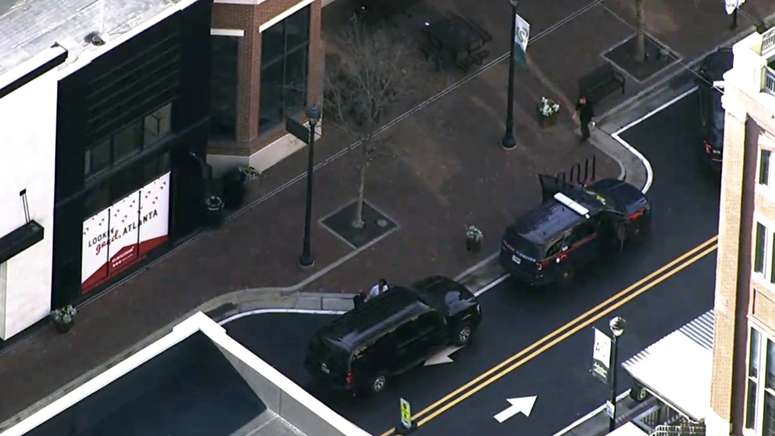 Atlanta police detain man with 6 guns, body armor in grocery store ...