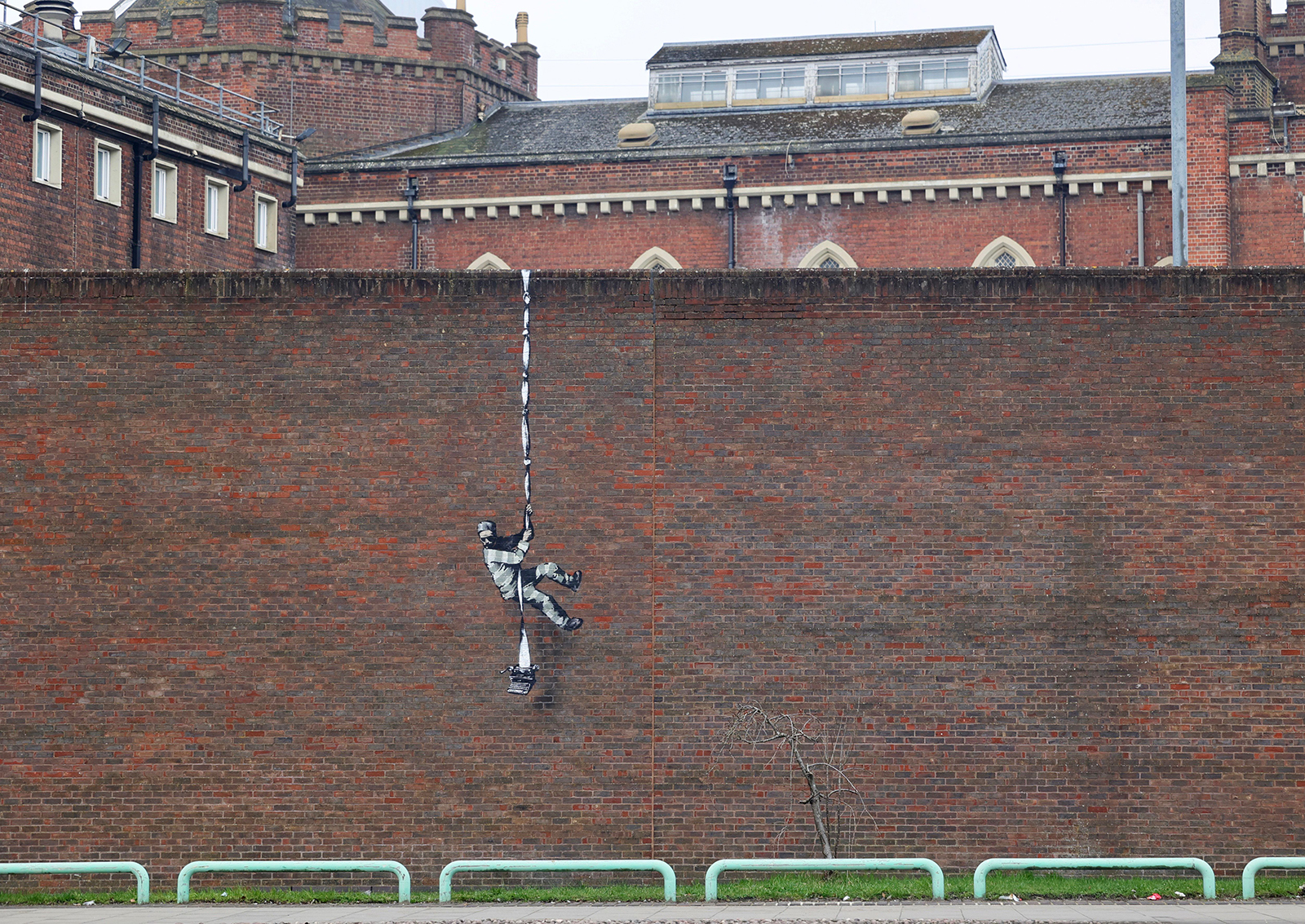 Is Banksy behind this prison-escape mural on the wall of a notorious ...