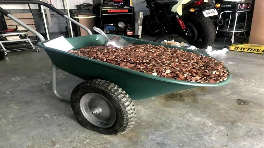 Autoshop owner sued after dumping 500 pounds of pennies on ex-employee ...