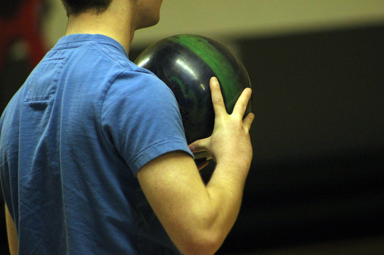 ‘I had so many tears’ Man rolls perfect game with bowling ball filled with father’s ashes