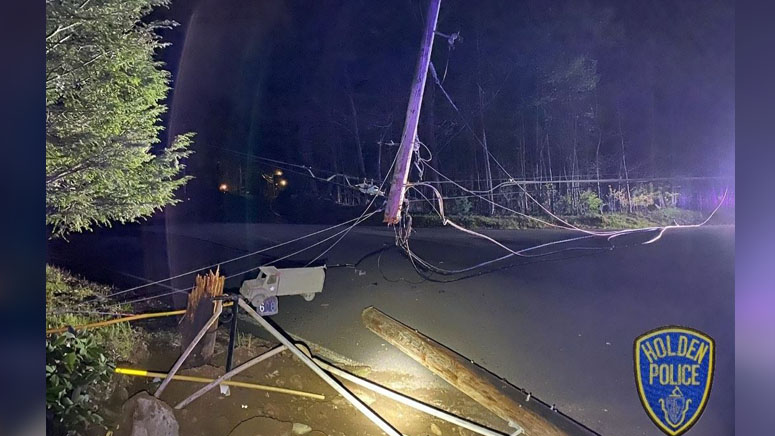 SUV crashes into pole, knocks out power in Holden - Boston News ...