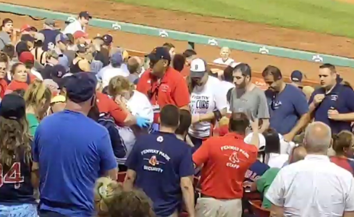 Young Red Sox supporter receives foul ball from generous fan, subsequently  fires it back onto field