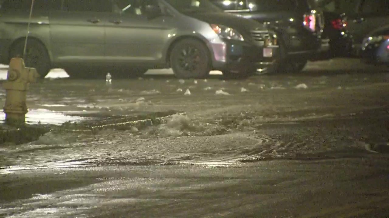 Crews Repairing Water Main Break In Medford Boston News Weather Sports Whdh 7news Crews Repairing Water Main Break In Medford Boston News Weather Sports Whdh 7news