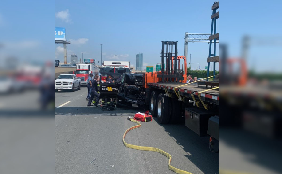 1 person seriously injured in 4car crash that shut down I93 in Boston