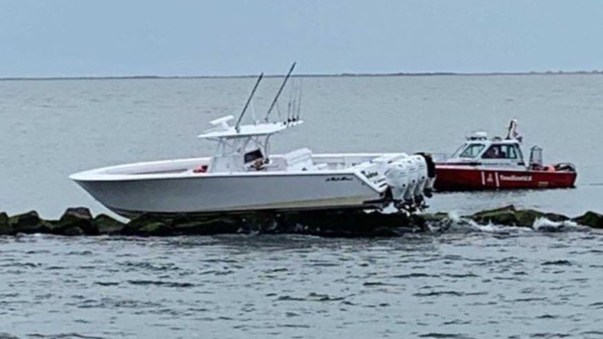 Us Coast Guard Rescues 9 People After Boat Runs Aground Off Nantucket