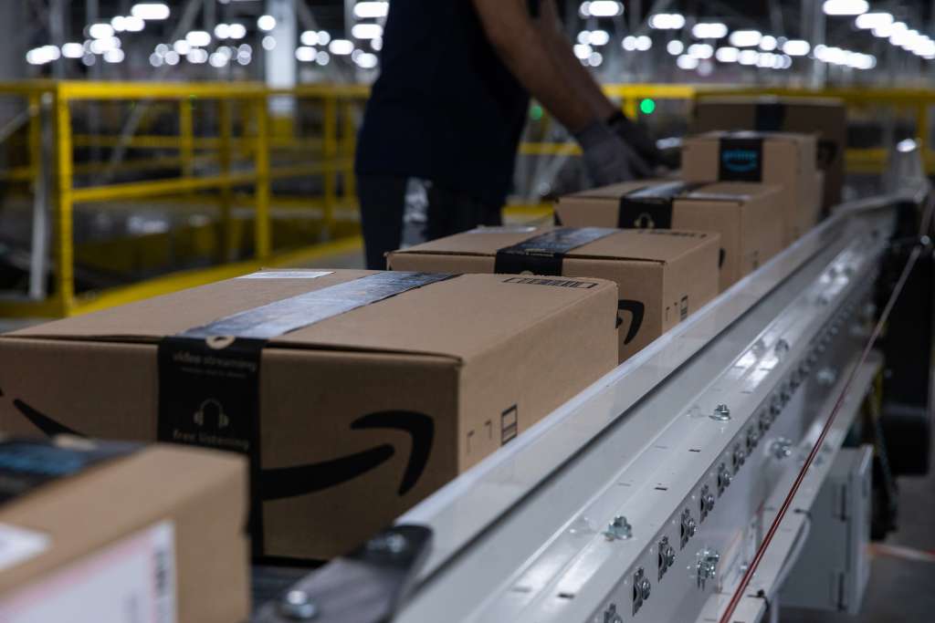 Amazon offers to pay college tuition for most US workers