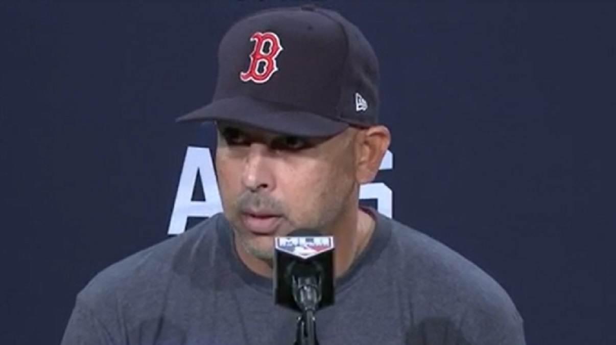 Red Sox manager Alex Cora rejoins team after recovering from COVID