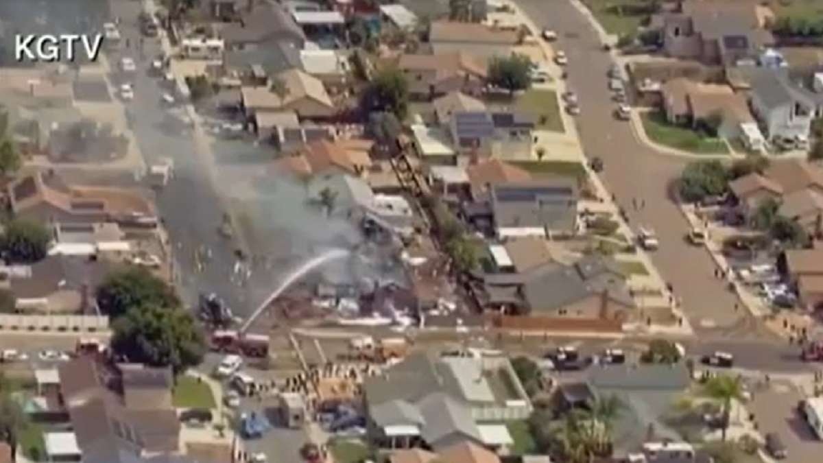 At least 2 dead in California plane crash that burned homes - Boston ...