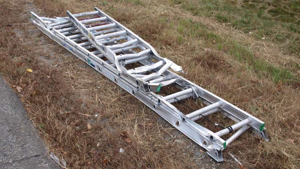 Man ejected from motorcycle after hitting ladder on I93 in NH Boston