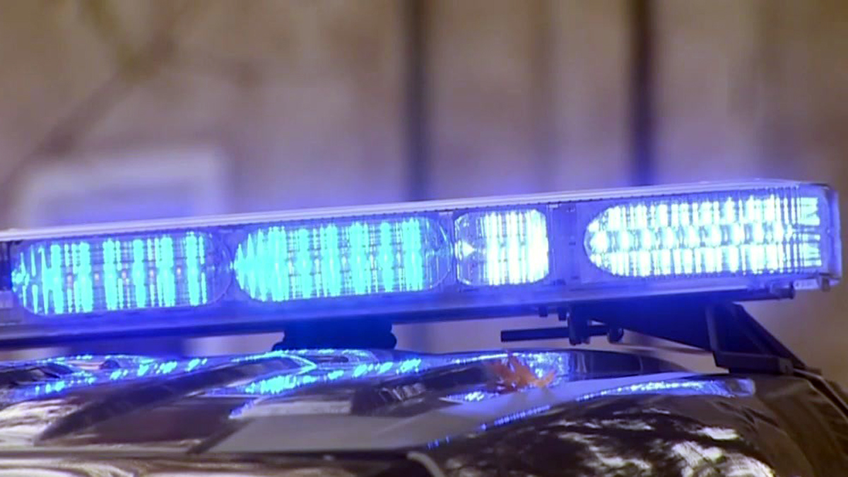 Teen in custody after 5 found dead in shooting at home in Washington