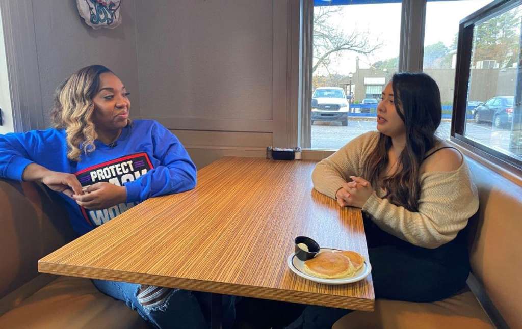 Waitress surprised with $10K in tips after customer applauds her service on  social media – Boston News, Weather, Sports | WHDH 7News