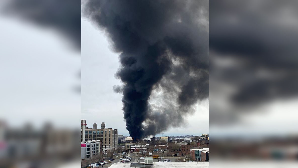 Fire in Everett casts huge plume of smoke over Boston area