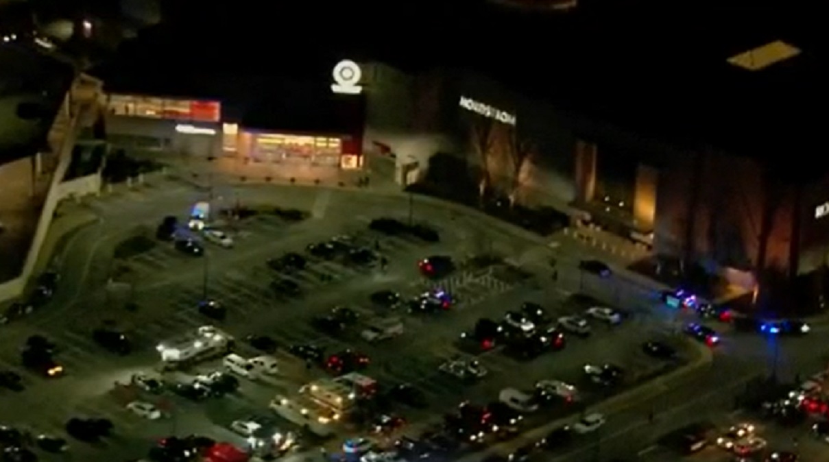 ‘It was crazy’: Shoppers panic after shooting in South Shore Plaza
