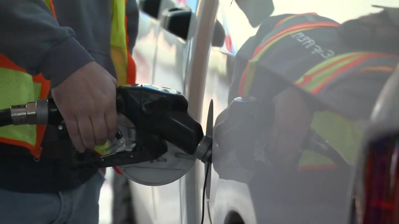 US drivers are seeing lower gas prices this holiday season