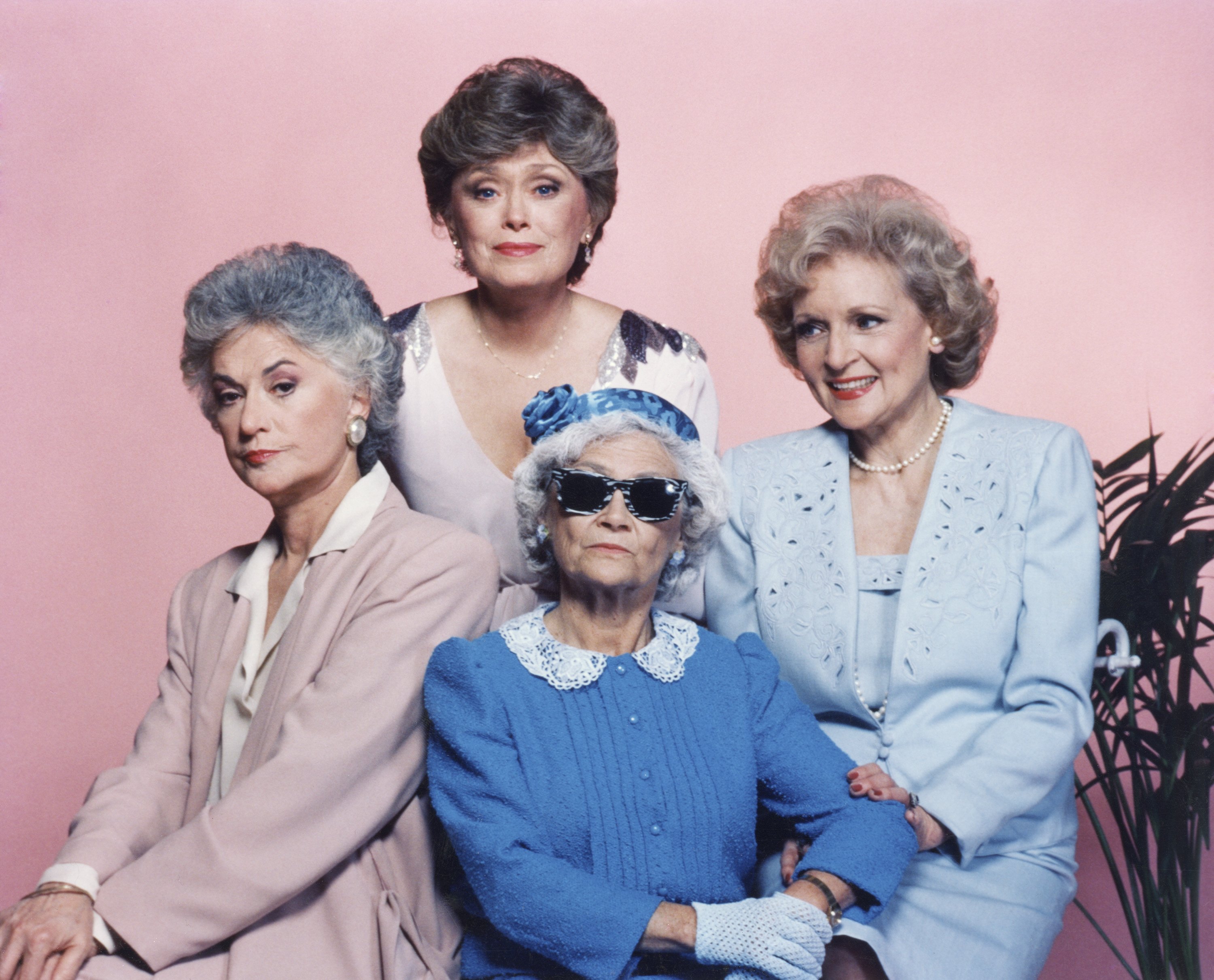 Golden girls. Золотые девочки София и Бланш. Золотые девочки сериал 1985–1992. Дороти и Бетти Уайт. Бетти Уайт золотые девочки.