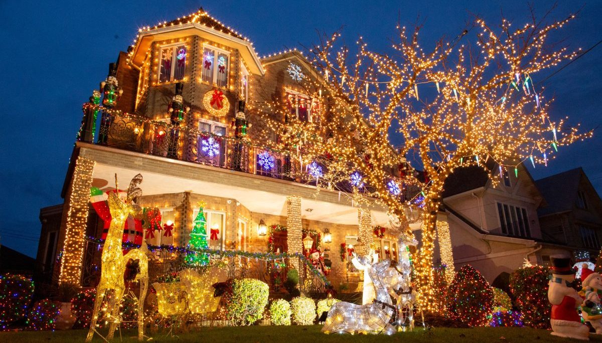 Neighbor Christmas Lights Near Me 2022 Holiday Lights Are Not Just Reserved For December In These Communities –  Boston News, Weather, Sports | Whdh 7News