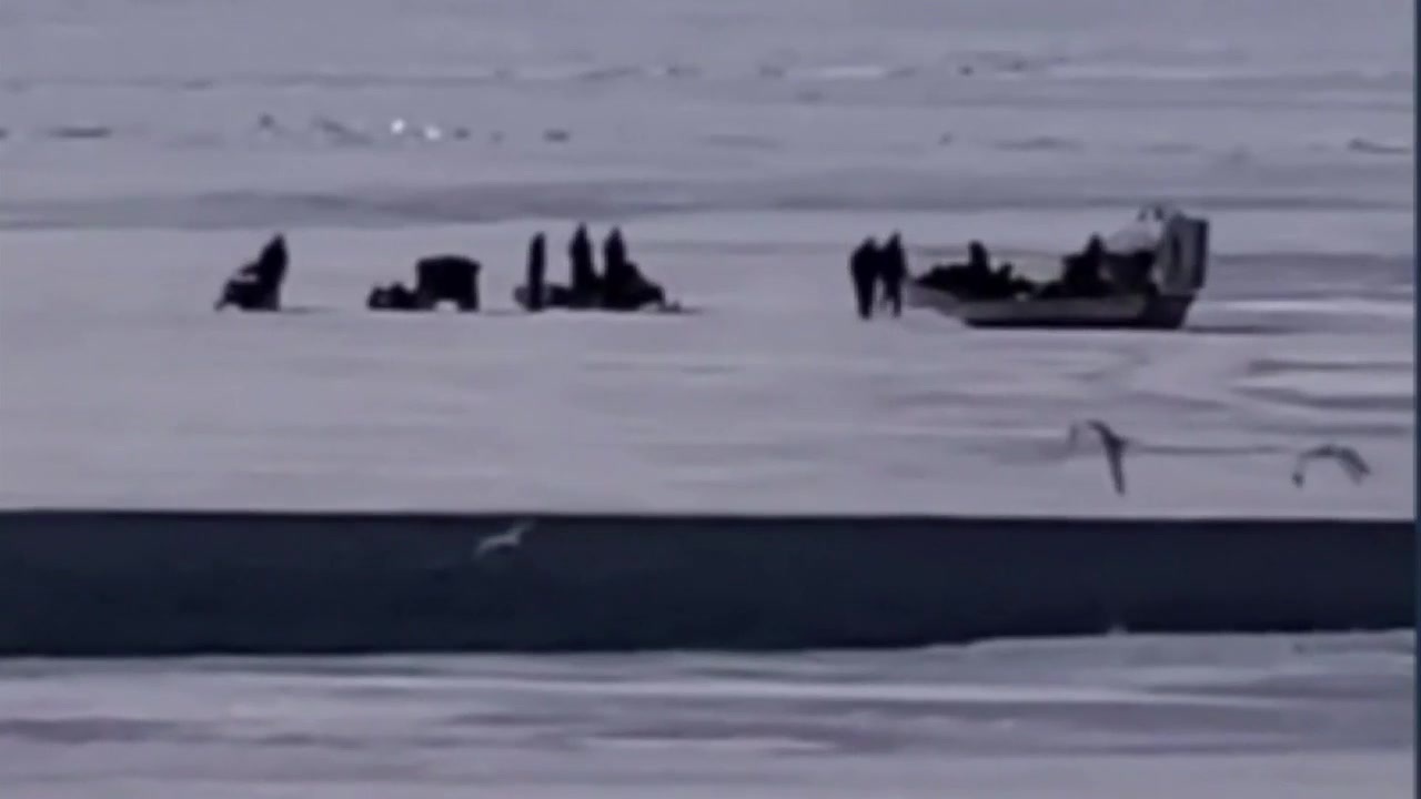 18 people rescued from ice floe on Lake Erie Boston News, Weather(02)