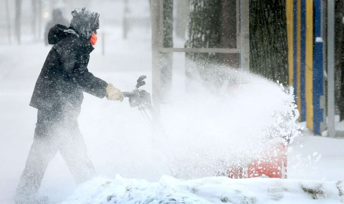 More than a foot of snow in the Midwest and 2 feet in the Rockies ...
