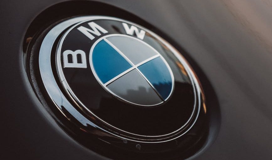 black and silver bmw emblem