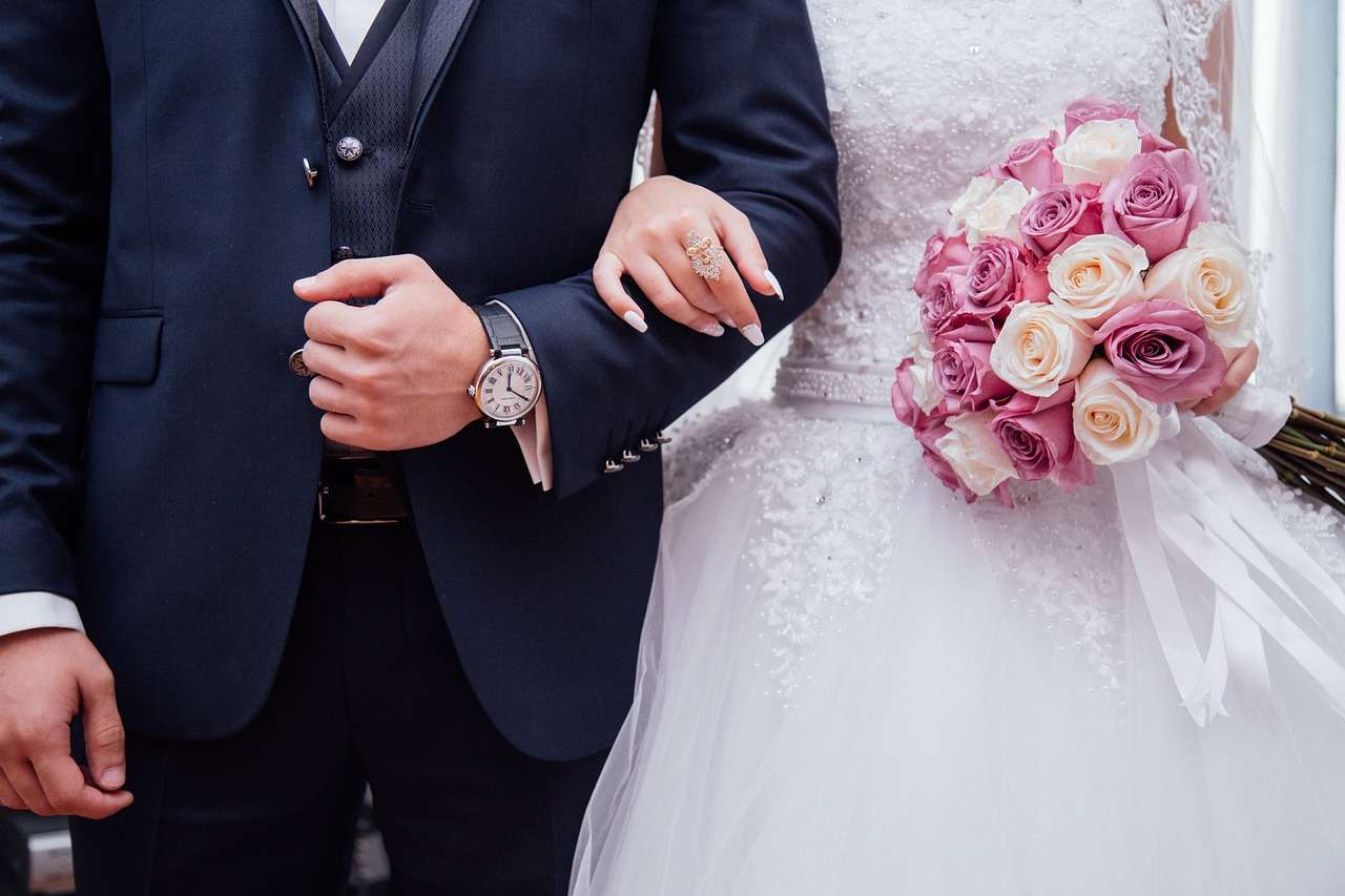 Wedding photographers adapt to couples who want instant images and less tradition on their big day - Boston News, Weather, Sports - Vimarsana News
