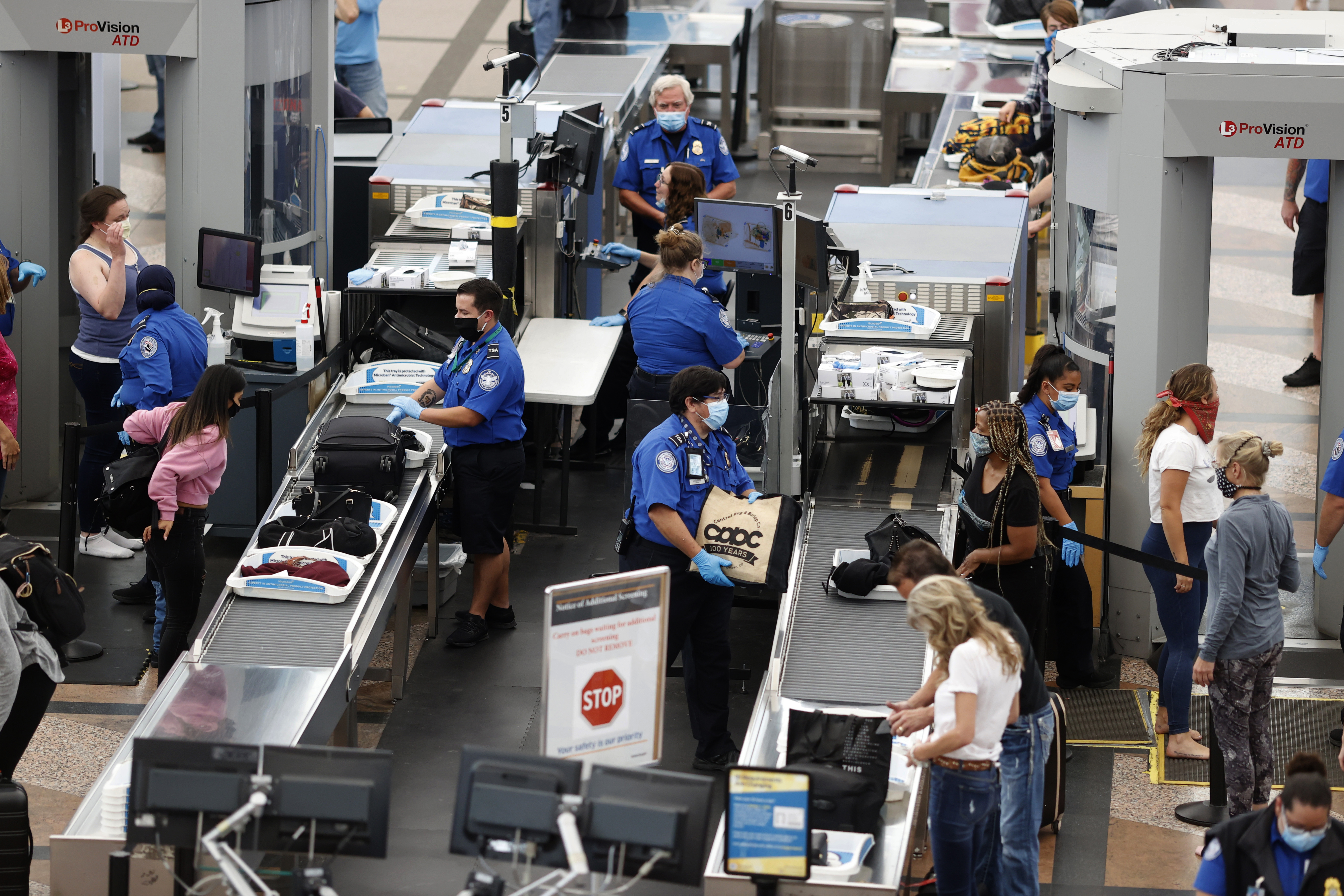 Trump says he’ll sign order to pay TSA agents as Congress struggles to reach funding deal