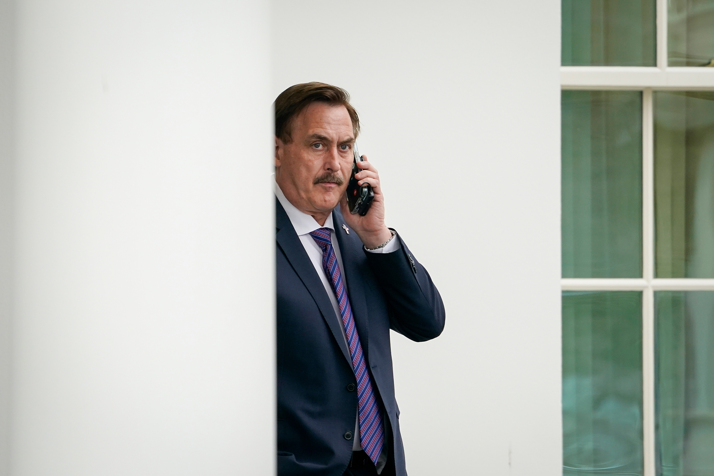 Pillow salesman and Trump ally Mike Lindell says FBI served him with ...