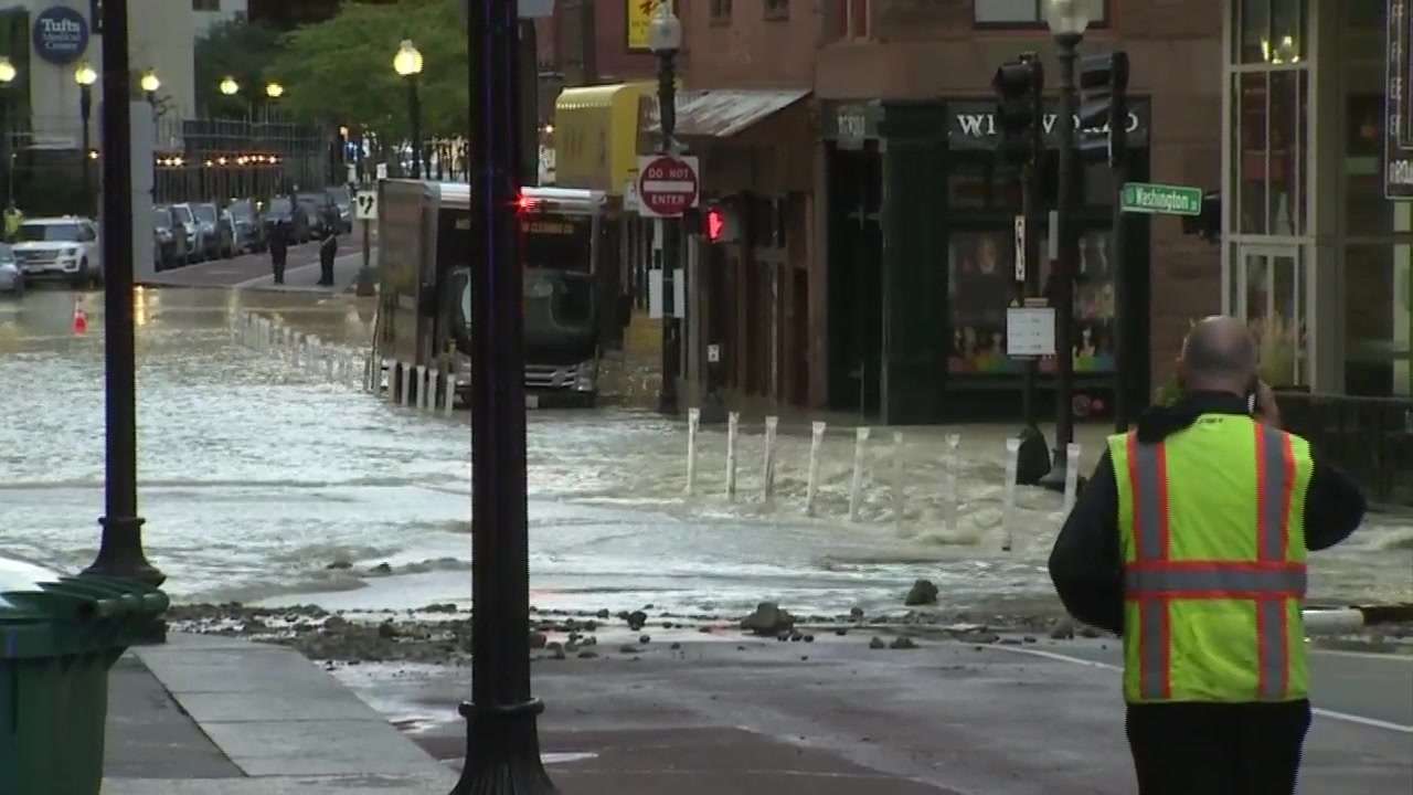 Cleanup begins in Chinatown after water main break floods street ...