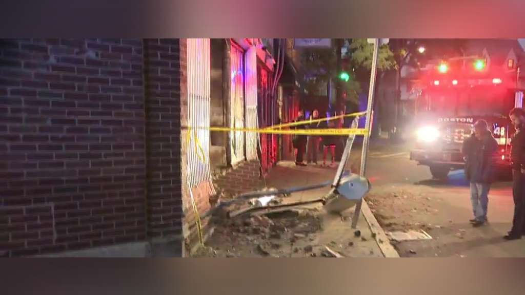 First on 7: SUV crashes into Hyde Park business then the front yard of