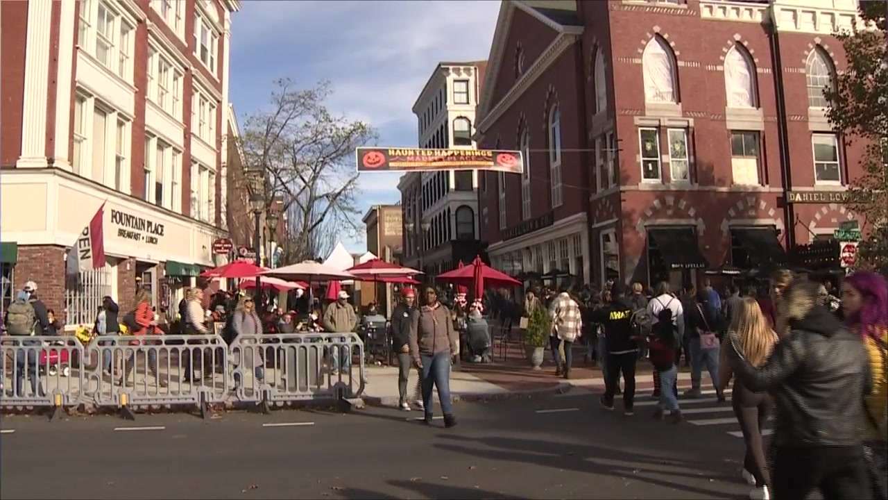 Hocus Pocus cast members to appear together at events in Salem - Boston News, Weather, Sports - Vimarsana News