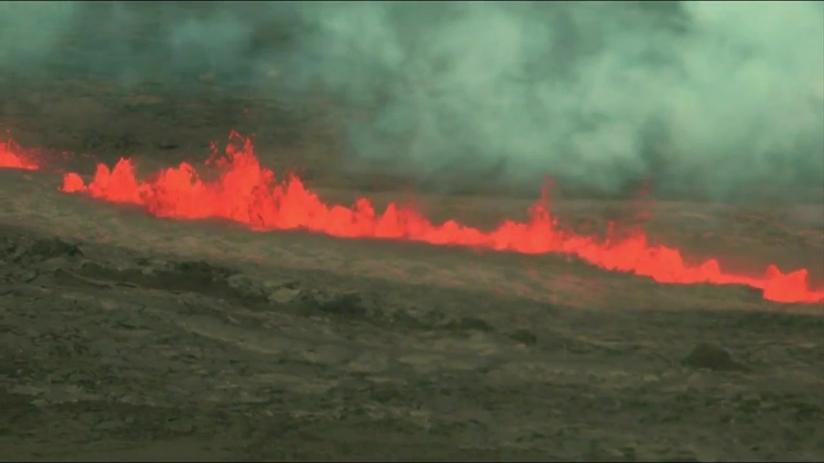 Erupting Hawaii volcano spurs warning for people to prepare - Boston