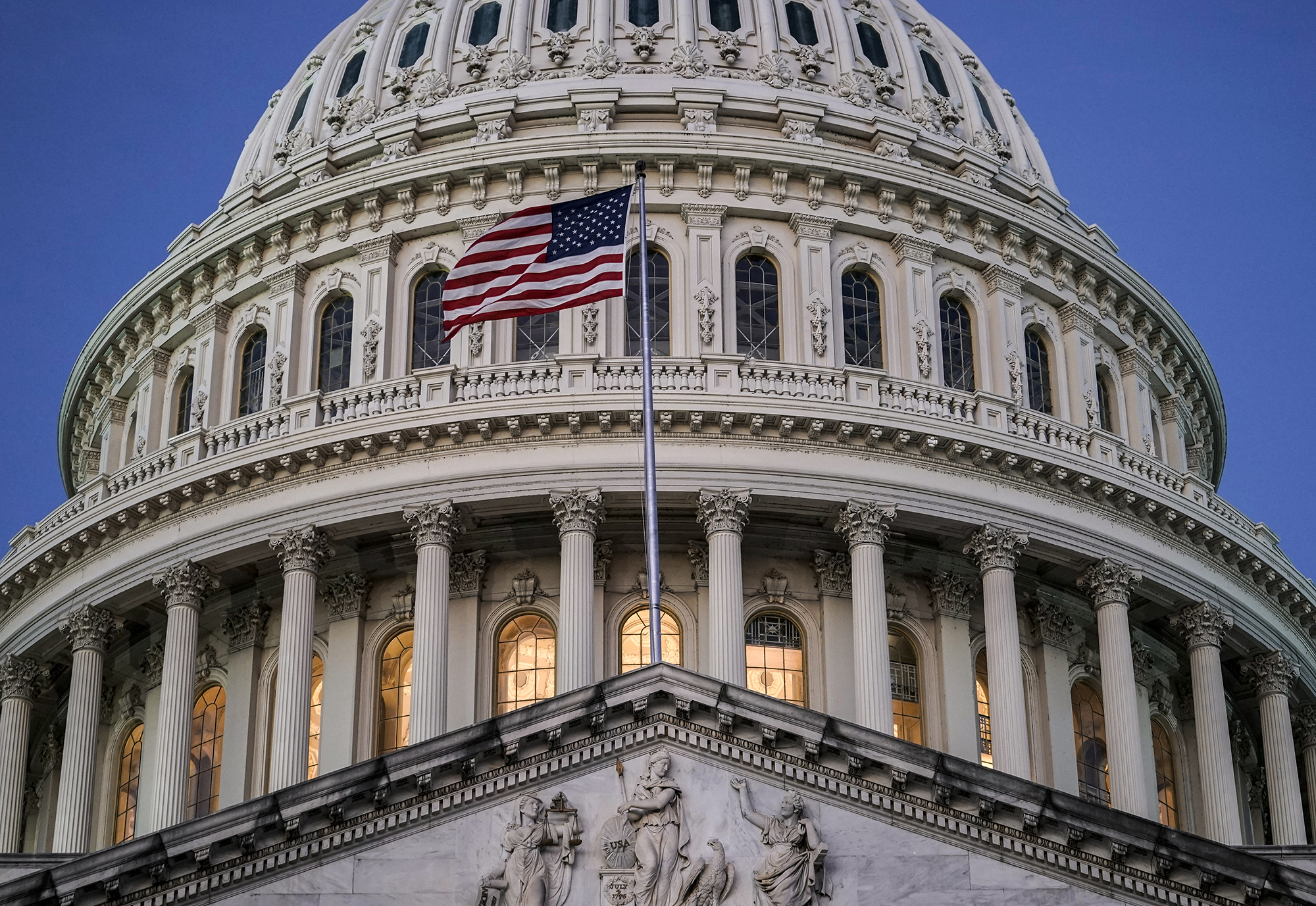 Полицейский беспредел в сша. Грубый американский. Грубый американский. Грубый американский. Столтенберг заявил.
