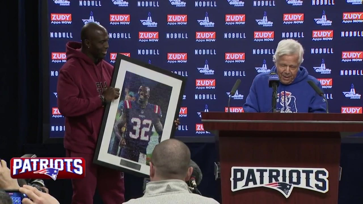 Patriots' Robert Kraft interrupts Devin McCourty presser to honor veteran  safety ahead of monumental game