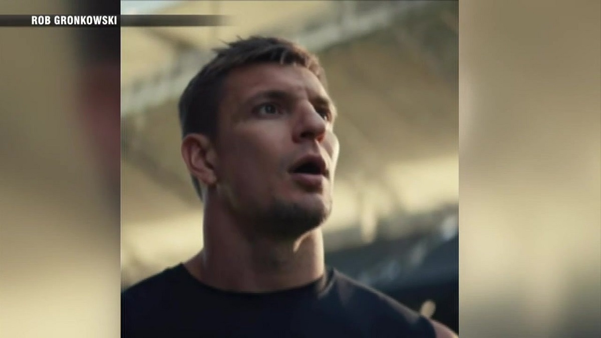 Rob Gronkowski will attempt a field goal in live Super Bowl commercial