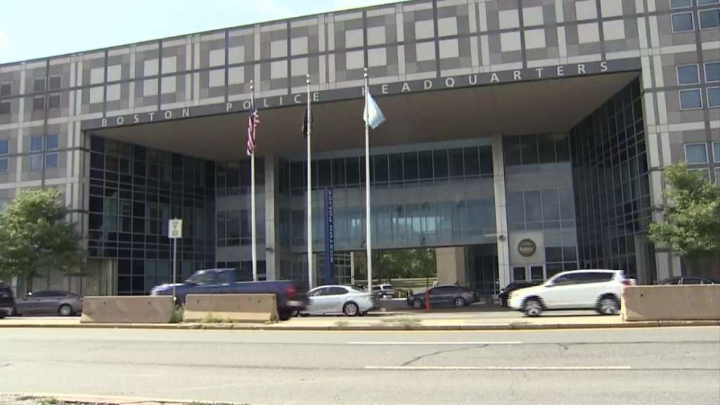 4 Boston police officers acquitted in overtime pay scam case - Vimarsana News