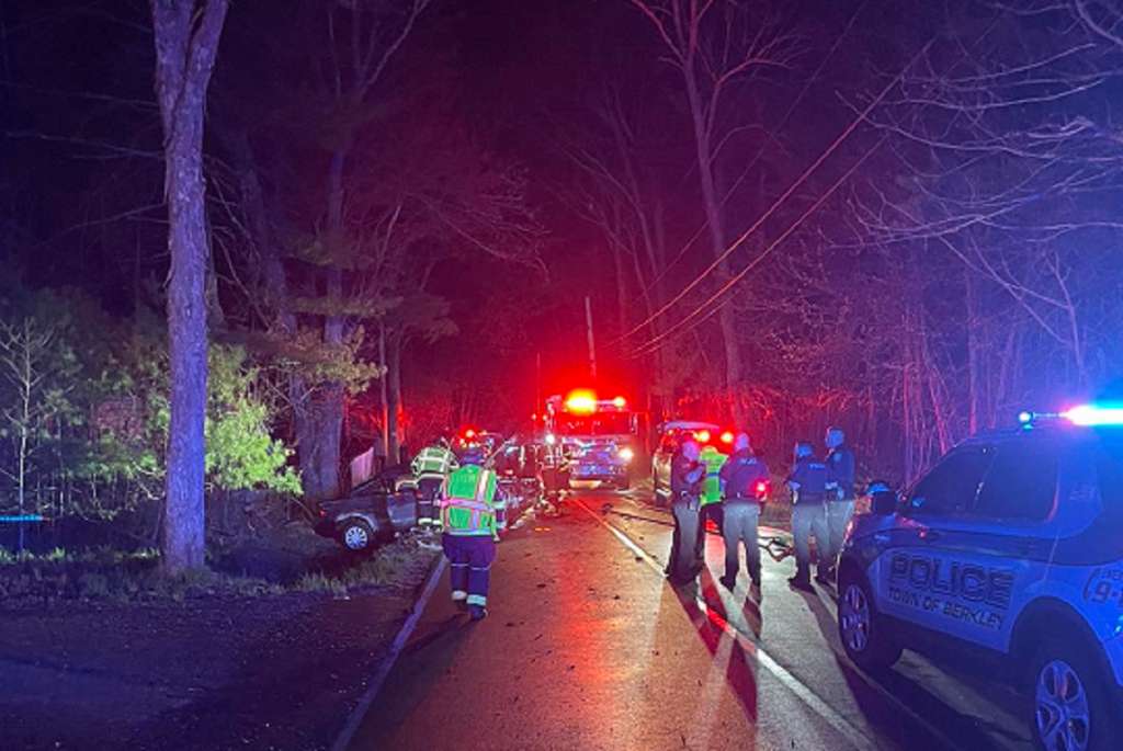 Crews free trapped passenger from Lakeville crash that left 4