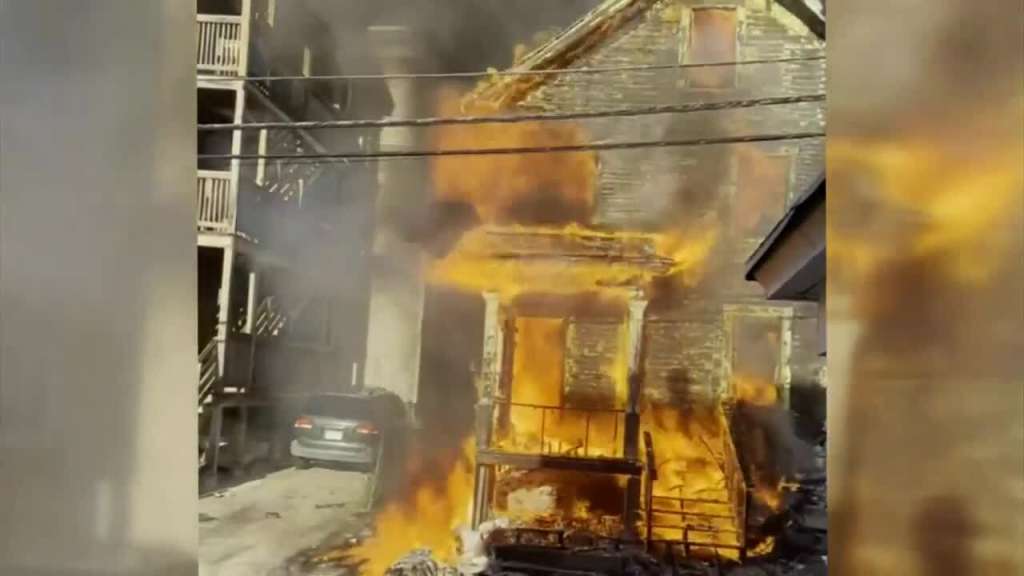 Man fighting for his life after running back inside a burning home in Manchester, NH to save others - Vimarsana News