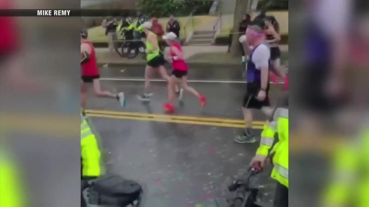 Boston Marathon organizers apologize for controversial police response