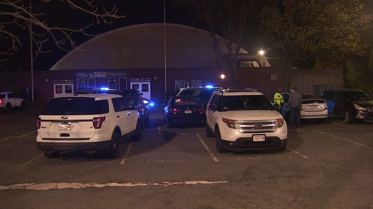 Police search for woman who allegedly stabbed a man during apparent ...