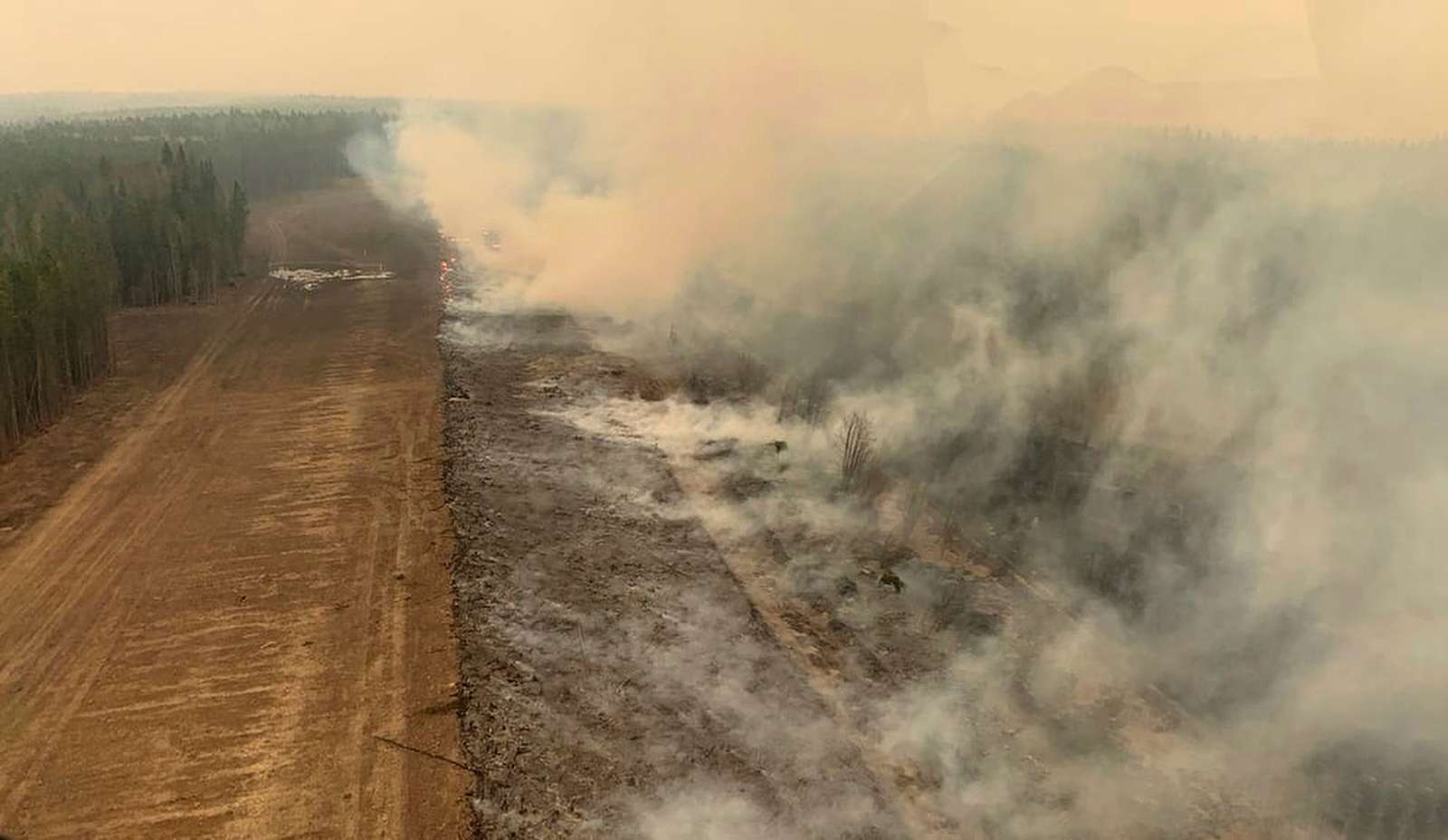 A firefighter has been killed while battling a wildfire in British Columbia, Canada - Boston News, Weather, Sports - Vimarsana News